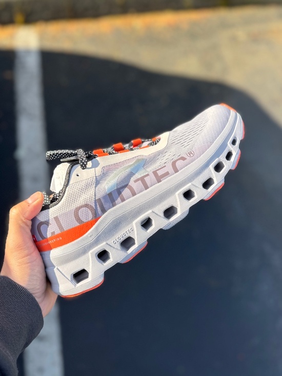 ON Cloudmonster Men’s 7.5 US Size